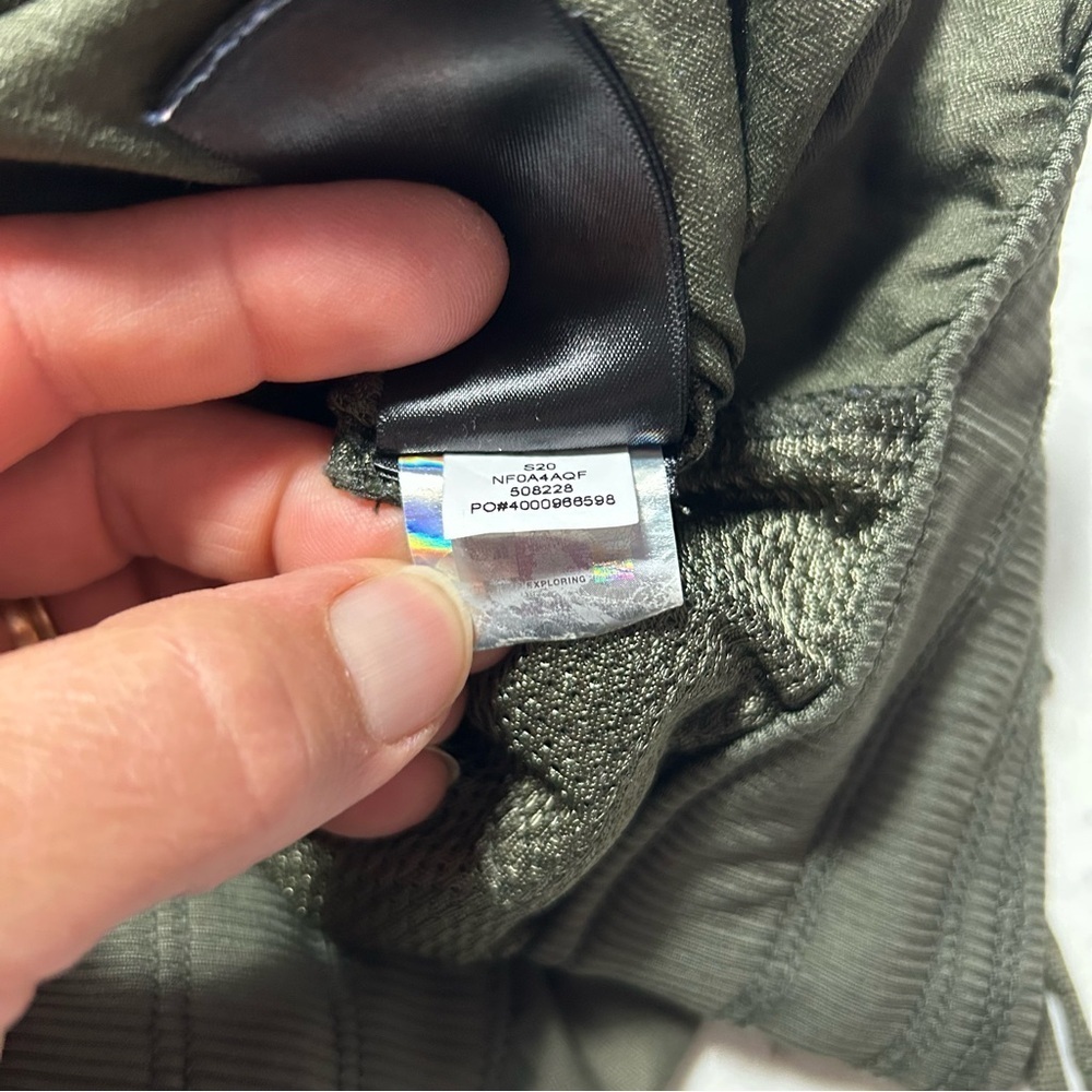The North Face Women's Dark Green Athletic Shorts large - Picture 5 of 10
